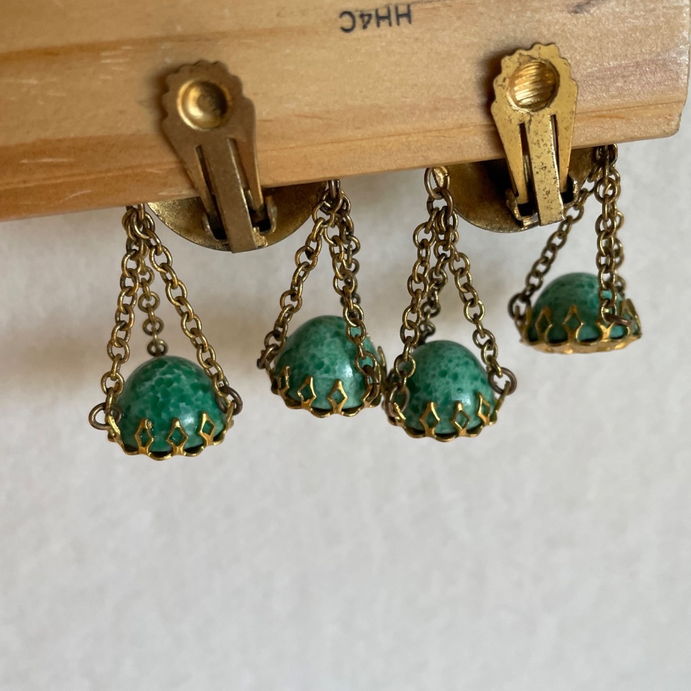 VTG Clip-on Midcentury Boho Earrings with Gold Tone Chain and Czech Art Glass - Picture 3 of 3